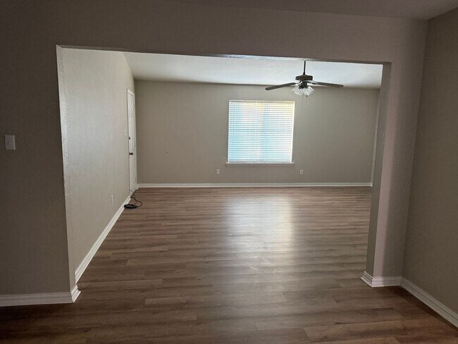 Building Photo - Beautiful 3 Bedroom home in Springhill ISD