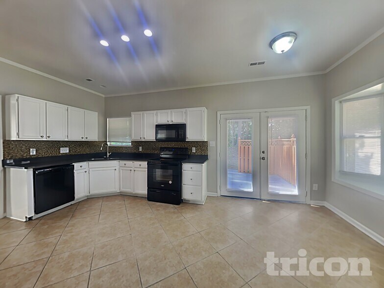 Building Photo - 404 Marcella Dr