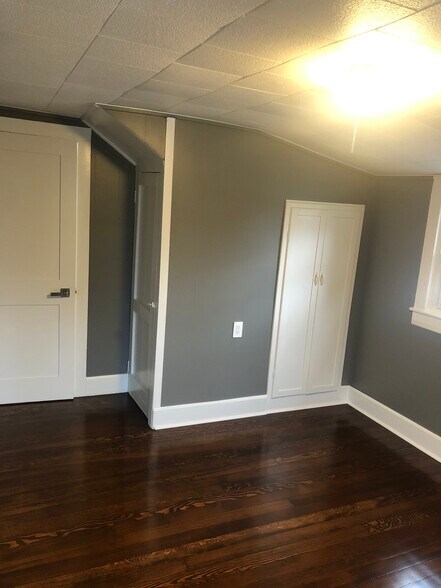 Building Photo - 227 Thieme Pl