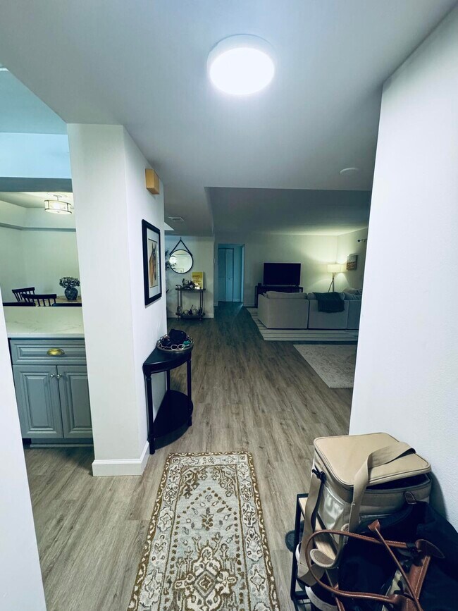 Building Photo - 12260 Sag Harbor Ct