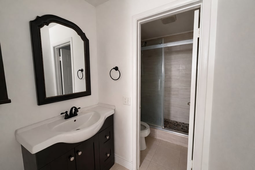 Building Photo - 5332 NE 6th Ave