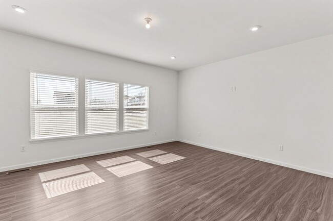 Building Photo - 126 Cardow Dr