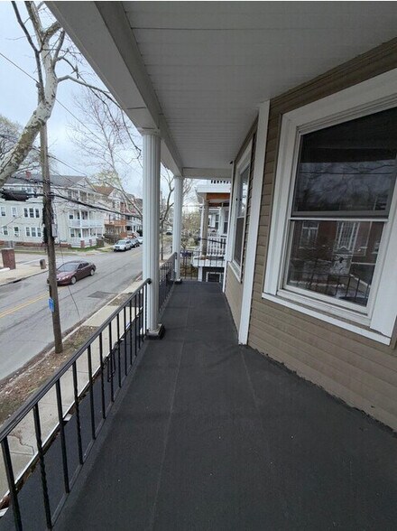 Building Photo - 154 Oakland Ave
