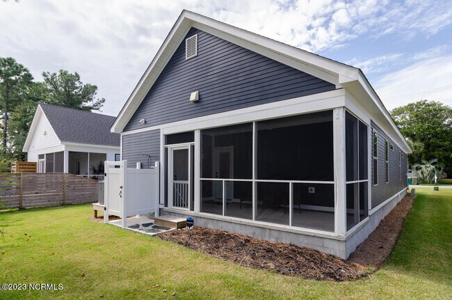 Building Photo - 1733 Pinfish Ln