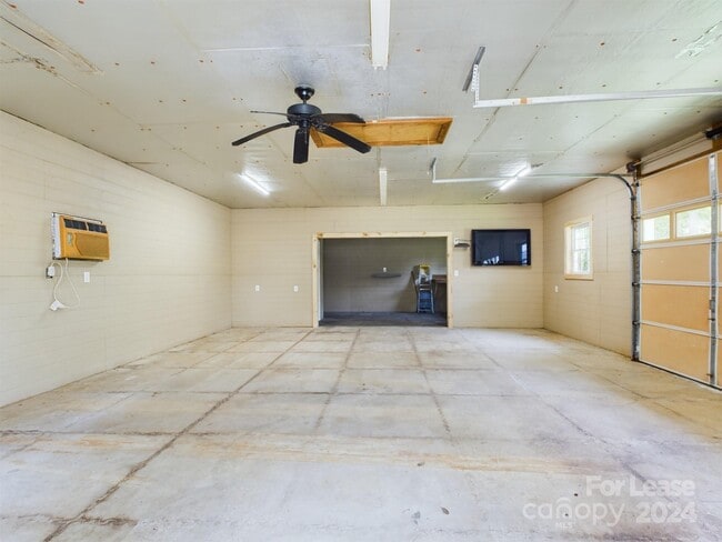 Building Photo - 618 Monroe Hwy