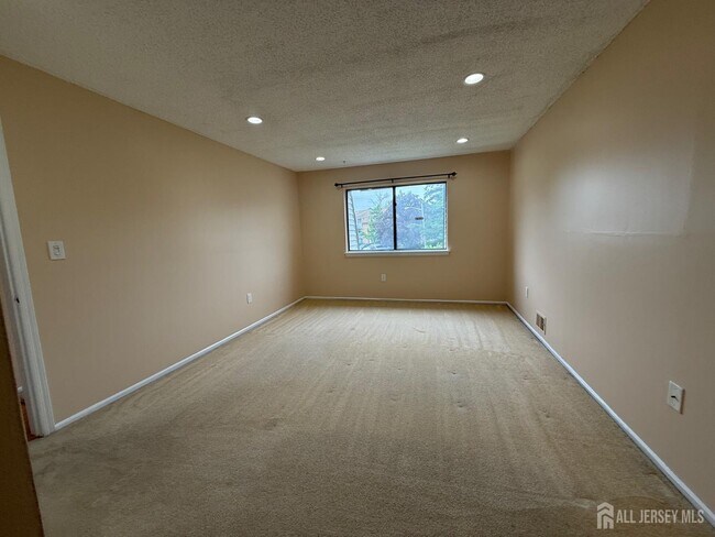 Building Photo - 1302 Edison Glen Terrace