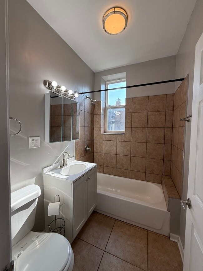 Building Photo - 3512 W 12th Pl