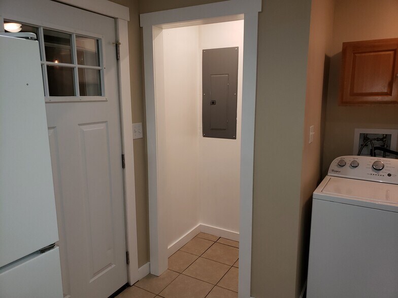 Building Photo - 1703 Wright Blvd