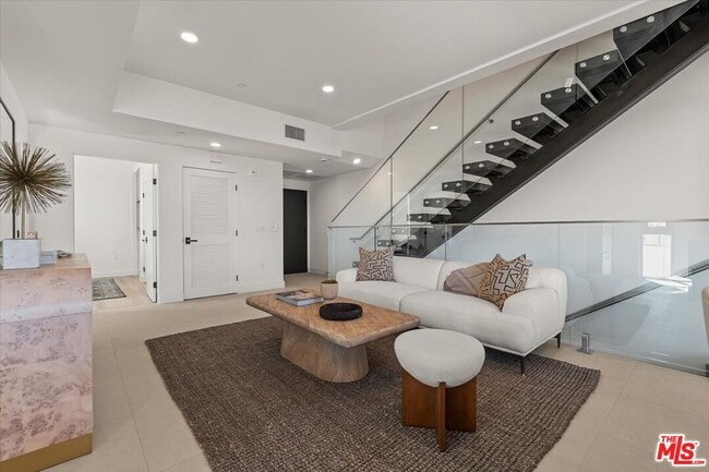 Building Photo - 1257 N Sweetzer Ave