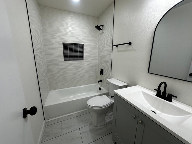 Building Photo - 2507 Blyth Dr