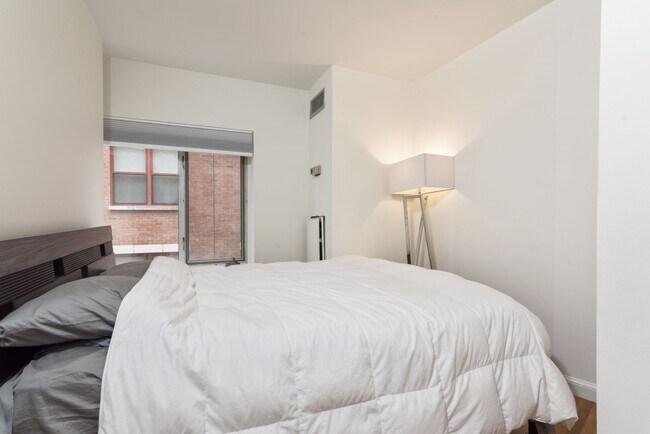 Building Photo - 19 Wiget St