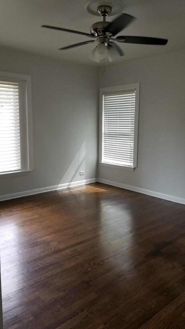 Building Photo - 420 Storeywood Dr