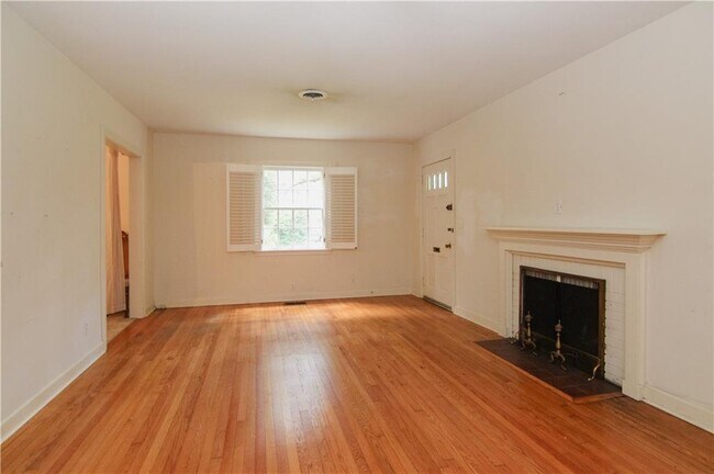 Building Photo - 1207 Pine Ave