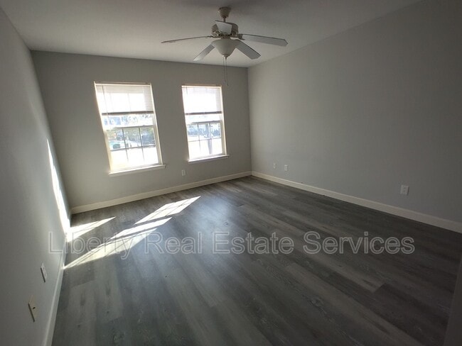 Building Photo - 402 Conley Dr