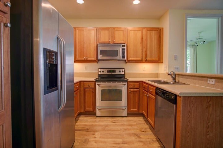 Building Photo - 1020 E Longport Cir