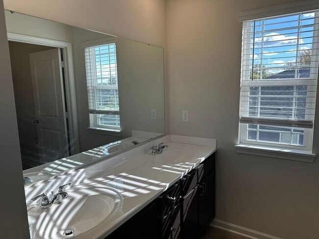 Building Photo - 113 Hunter's Rdg Dr