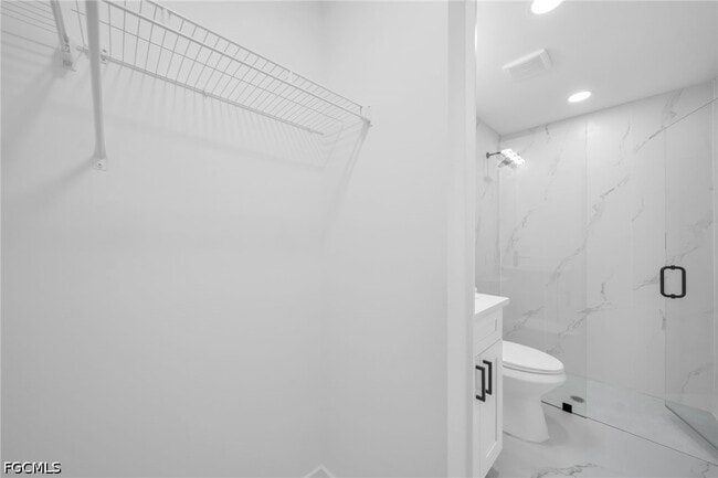 Building Photo - 4986 Fairway Ct