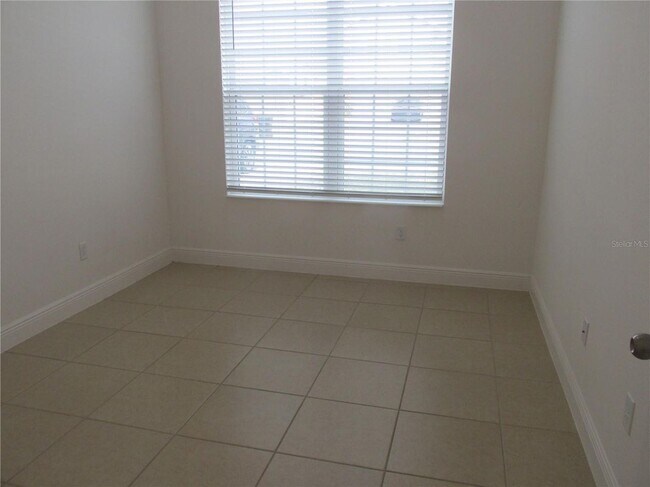 Building Photo - 4900 Golden Zenith Wy