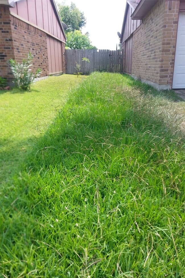 Building Photo - 6818 Glenstein Dr