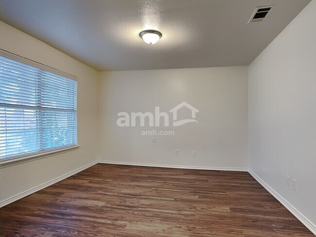 Building Photo - 3806 Evinrude Dr