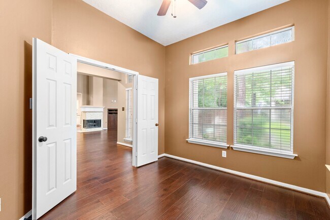 Building Photo - 70 Harvest Wind Pl