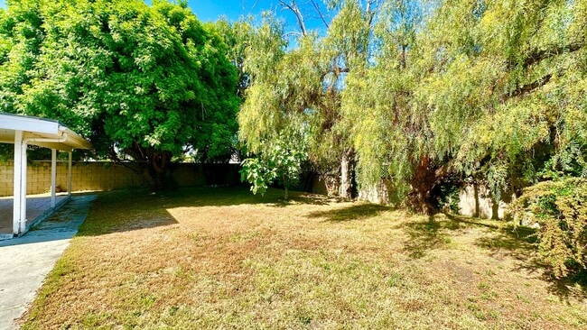 Building Photo - Beautiful Updating throughout Home!  Kitch...