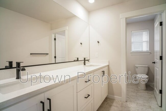 Building Photo - 16959 SW Leaf Ln