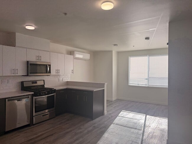 Building Photo - TFSC-B1714