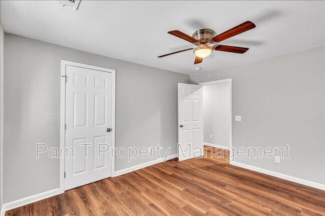 Building Photo - 1024 W 39th St