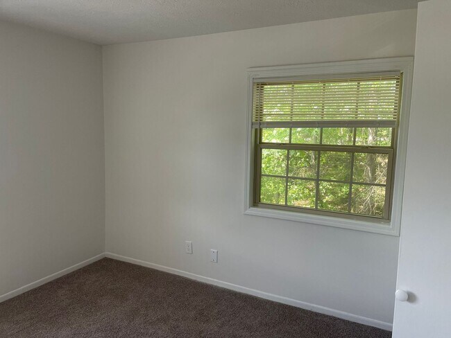 Building Photo - Modern 2-Bed, 1-Bath Oasis with Central Ai...