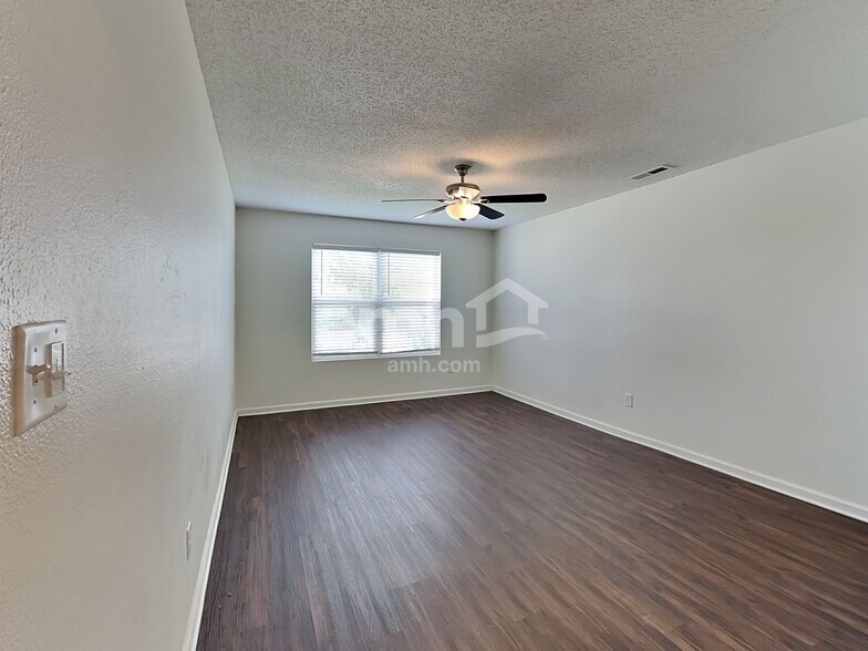 Building Photo - 12483 Old Pond Rd