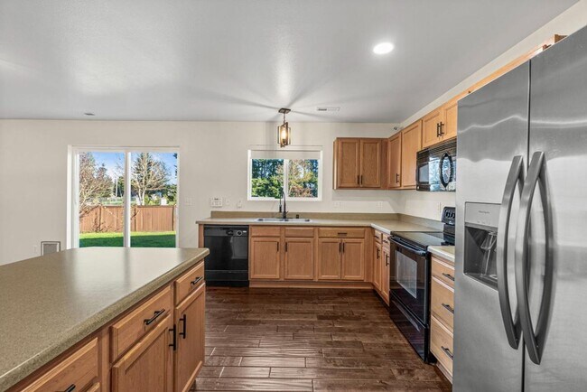 Building Photo - Updated and Spacious 3 Bed Yelm Rental!