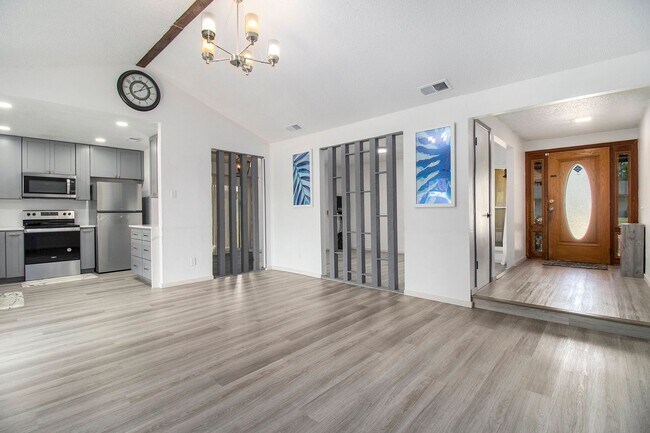 Building Photo - This charming home in Carrollton, Texas, i...