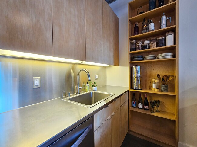 Building Photo - 80 Vine St