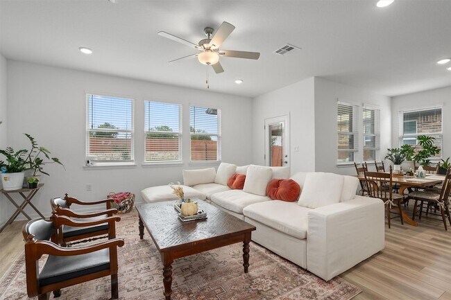 Building Photo - 1617 Purple Martin Dr