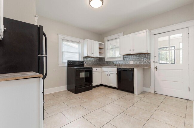 Building Photo - 616 Colorado Ave