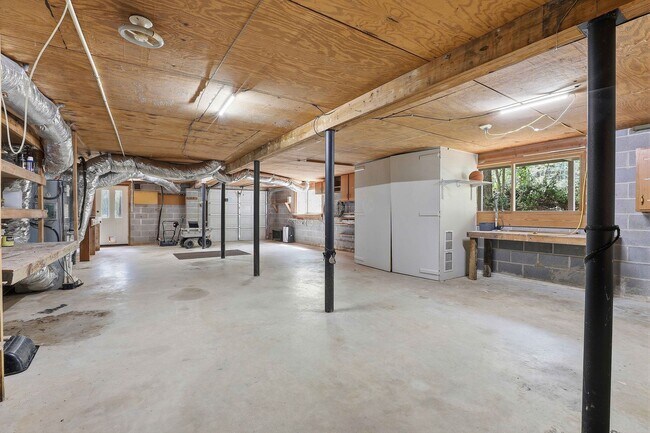 Building Photo - Private Home on 6 acres in Whitewater Schools!