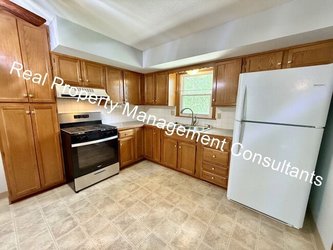 Building Photo - 2 Bedroom, 1.5 Bath Now Available!