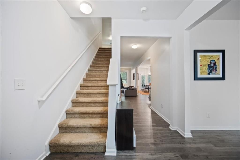 Building Photo - 108 Aviary Ln