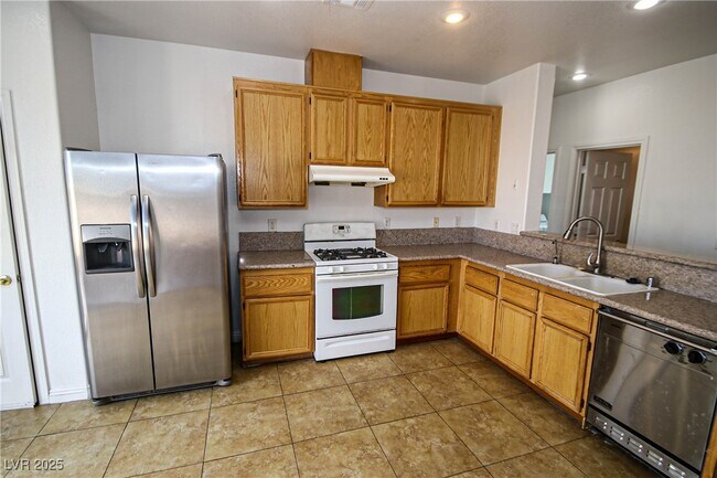 Building Photo - 132 Cadrow Castle Ct
