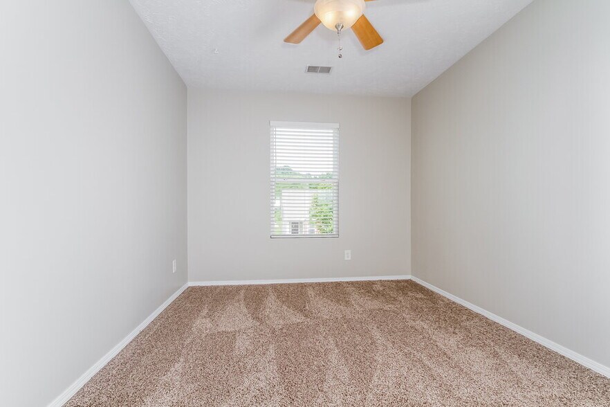 Building Photo - 2694 Sutherland Dr