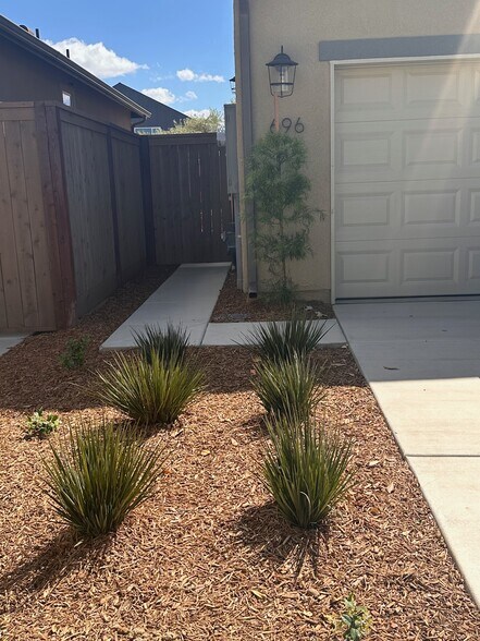 Building Photo - 696 Philip Way