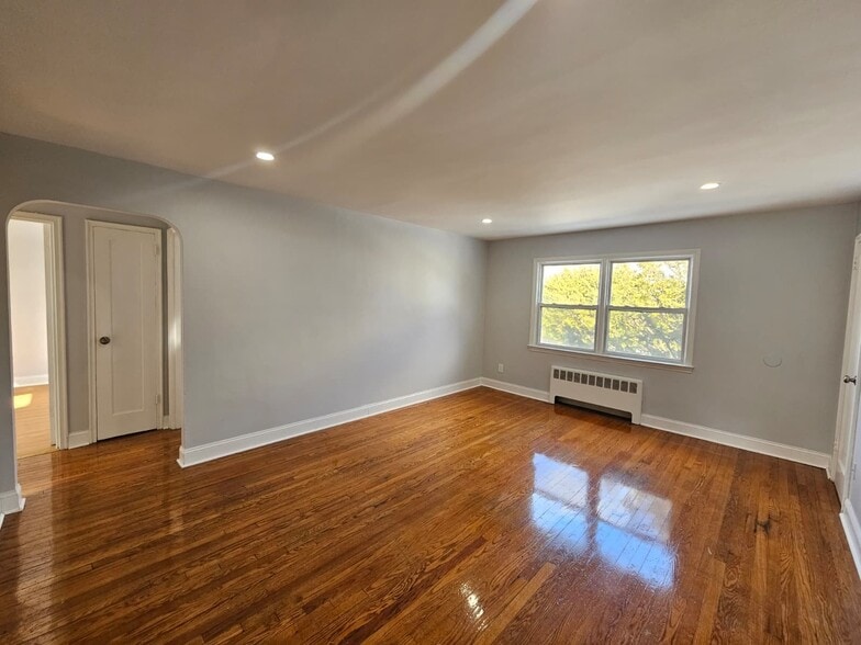 Building Photo - 353 S Center St