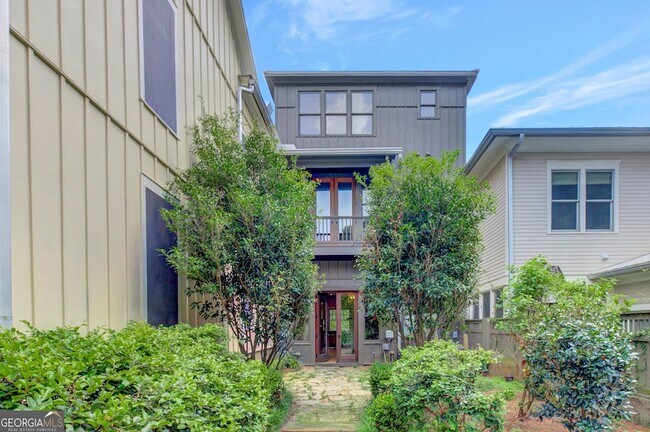 Building Photo - 10659 Serenbe Ln
