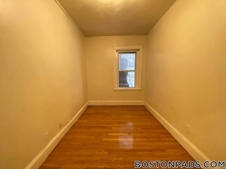 Building Photo - 165 Hemenway St