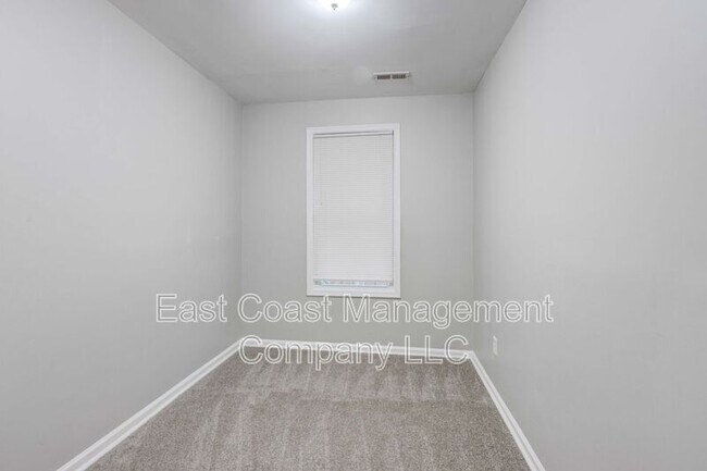 Building Photo - 2854 Oakley Ave