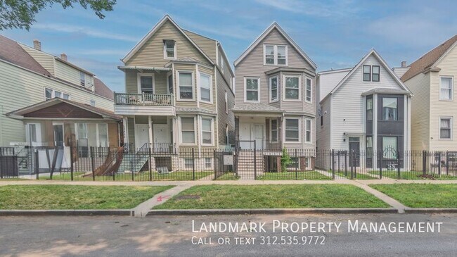 Building Photo - 2833 N Avers Ave