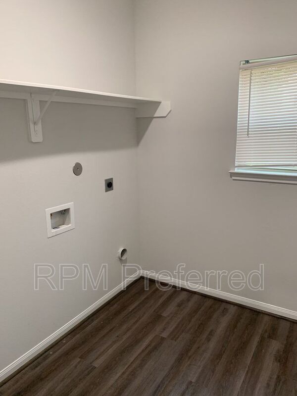Building Photo - 9026 Everglade Dr