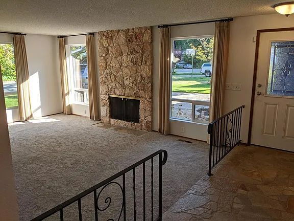 Building Photo - **Beautifully Maintained Bothell Rambler with Large Fenced Yard**- FOR RENT- Available September 6th