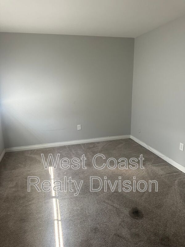 Building Photo - 10635 Aristocrat Ct